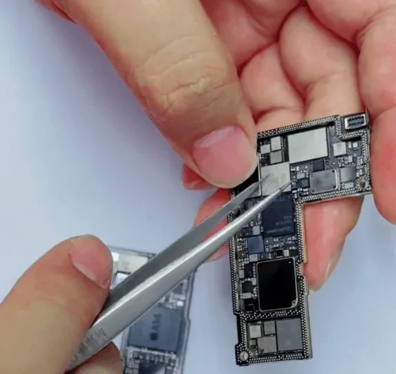 iphone 12 pro max d'occasion ne peut pas démarrer réparation de la carte mère de l'iphone