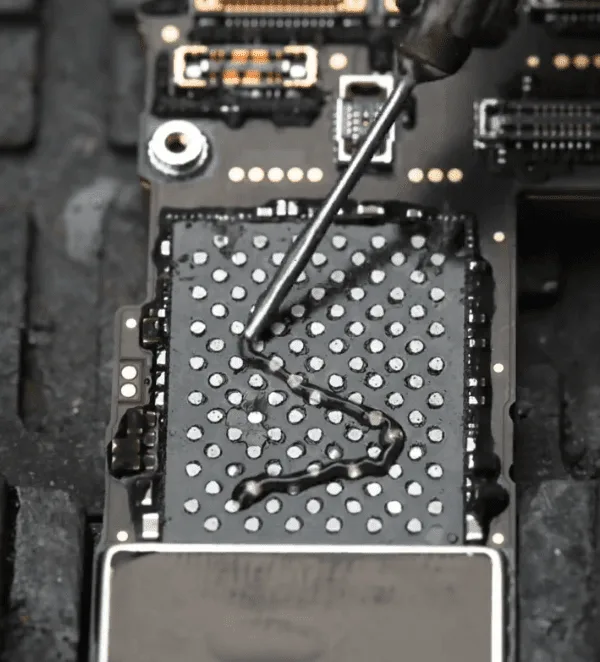 guía paso a paso para actualizar la memoria del iphone 12 pro aplicar fundente para pasta de soldar