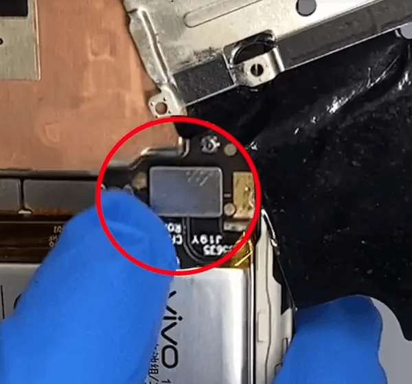 use vivo t1 rain won turn corrpsonding location is the battery connector