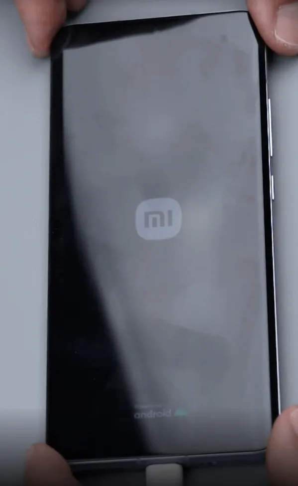 Reparación del Xiaomi Mi 12 partido por la mitad
