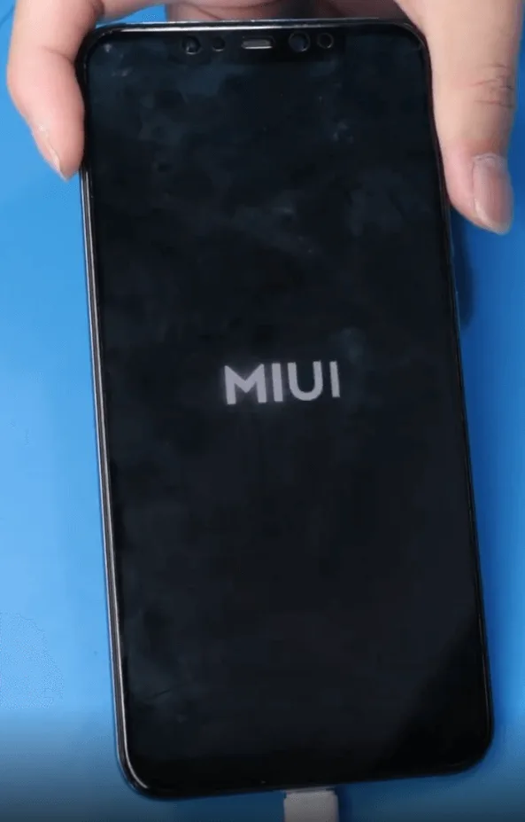 Riparazione dei danni da caduta di Xiaomi Mi 8