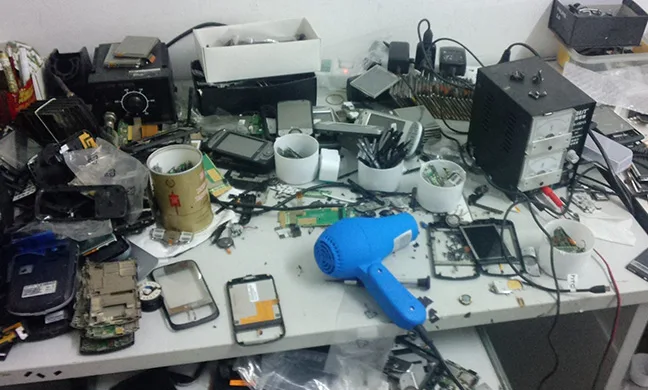 bureau de réparation du téléphone