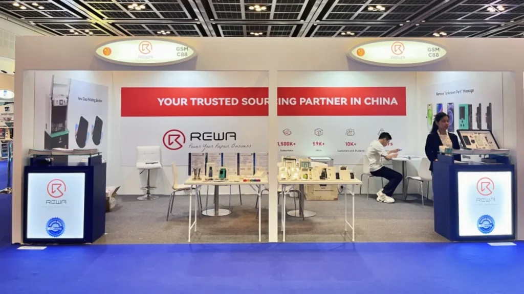 rewa porta le soluzioni aziendali per la riparazione al gitex 2024 di dubai rewa brings repair business solutions gitex 2024 dubai figure booth is