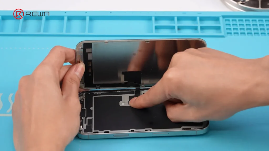 assembly iphone 16 pro 1
