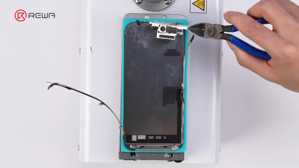 remove the iphone 16 pro frame 02 1