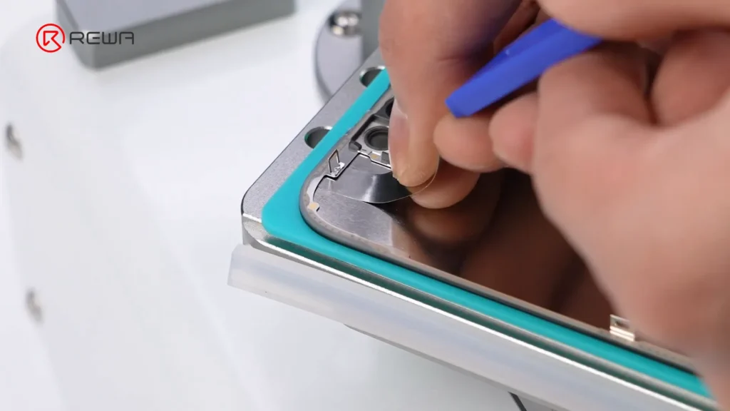 remove the iphone 16 pro frame 1