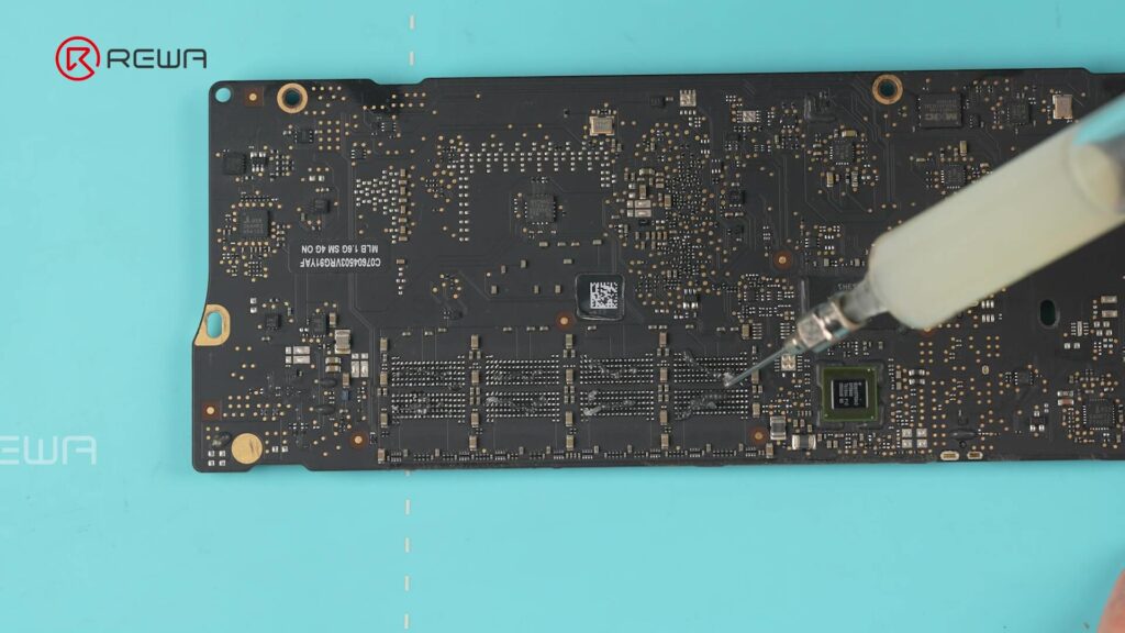 appliquer un flux sur les puces mac