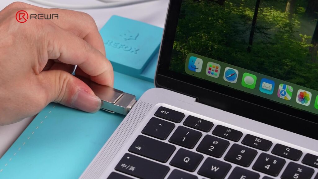 connecter le câble sur le mac