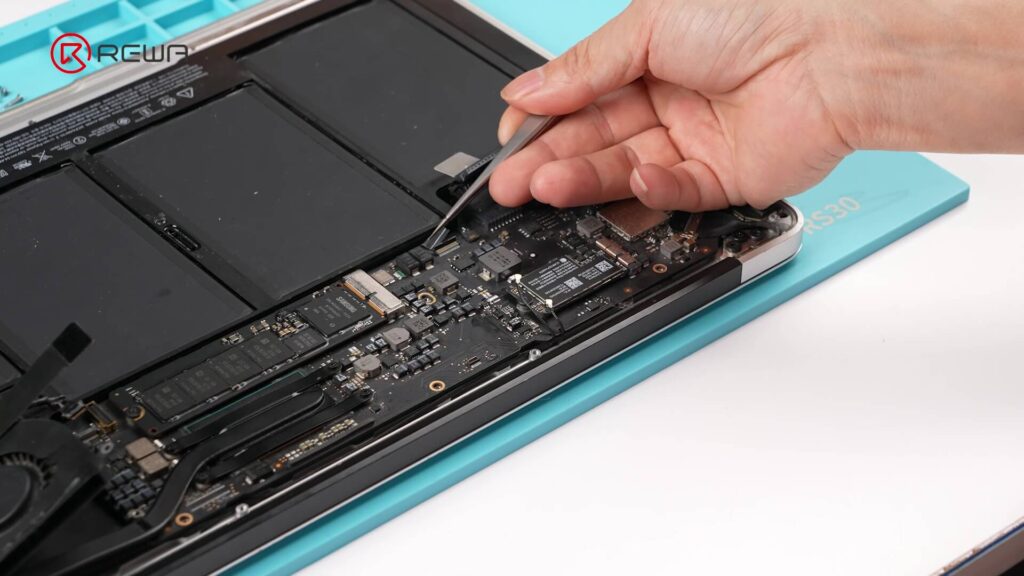 désassemblage du macbook air 