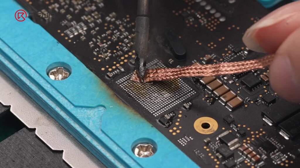 Nettoyer les pads avec un nettoyant pour PCB