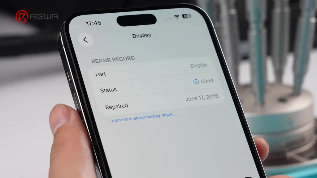 iPhone-Bildschirm, der einen Reparaturbericht für ein Display mit dem Status "Gebraucht" anzeigt