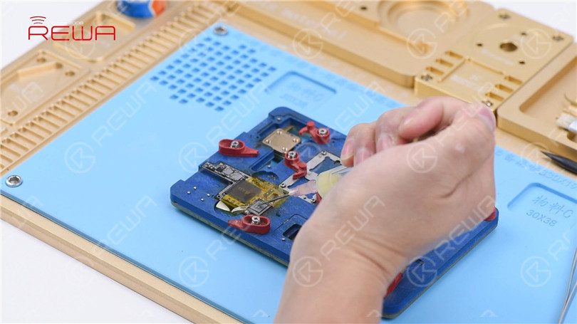 mastering desoldering & soldering of iphone x pmu 3157ea38 8906 484f 8ef1 22afaadf1545 H023 Desoldering Sol 00 07 08 20210917 185858